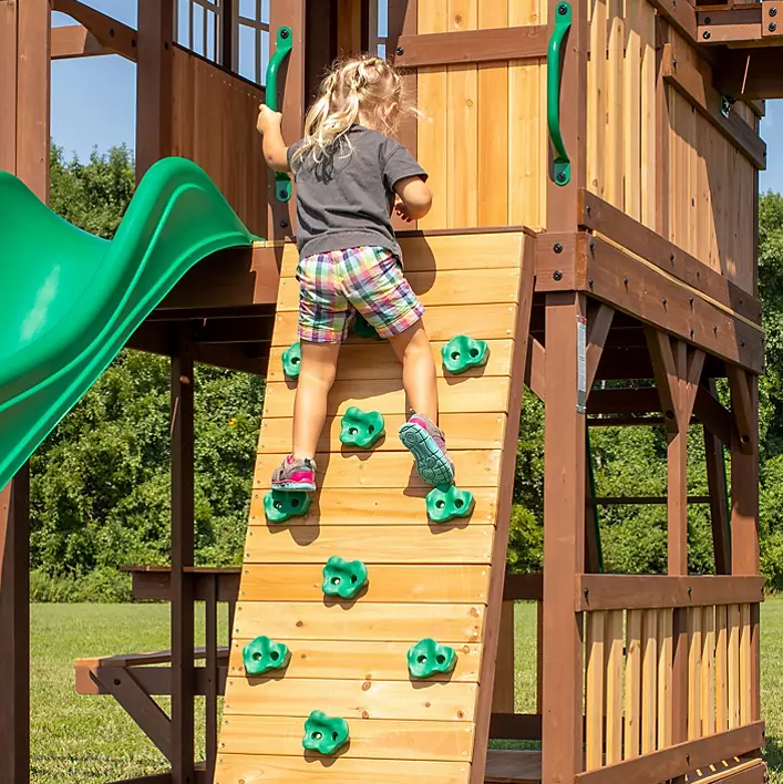 Backyard Discovery Skyfort II Cedar Swing Set/PlaySet